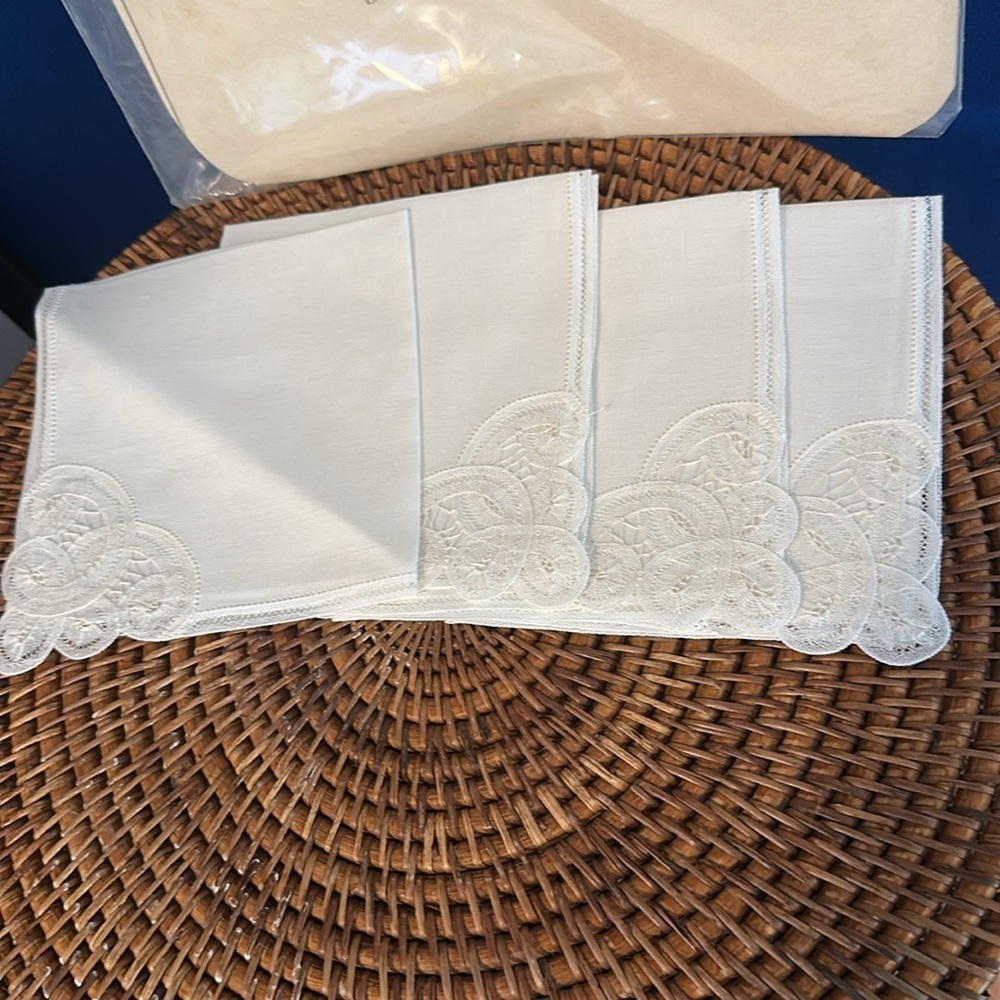 New Set of 4 Vintage 1970’d Battenburg Lace White Linen Table Napkins - Picture 4 of 7